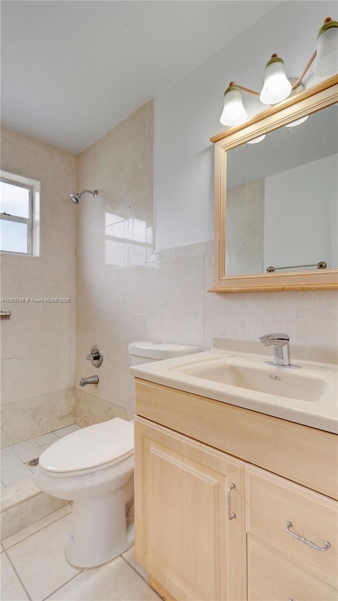 Real estate property located at 3240 104th Ave, Miami-dade, Lee Manor 2nd Addn, Miami, FL