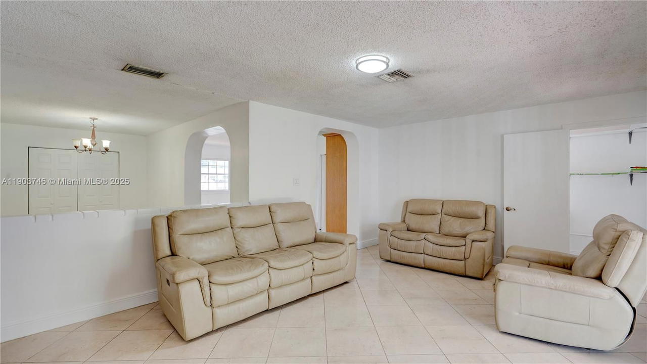 Real estate property located at 3240 104th Ave, Miami-dade, Lee Manor 2nd Addn, Miami, FL