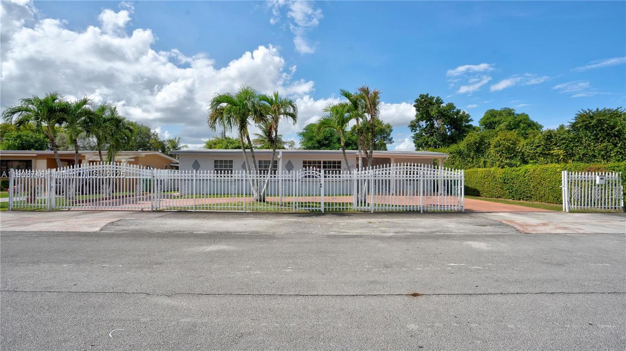 Real estate property located at 3240 104th Ave, Miami-dade, Lee Manor 2nd Addn, Miami, FL