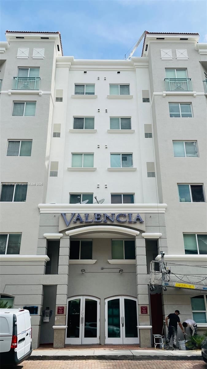 Real estate property located at 6001 70th St #113, Miami-dade, Valencia Condo, South Miami, FL