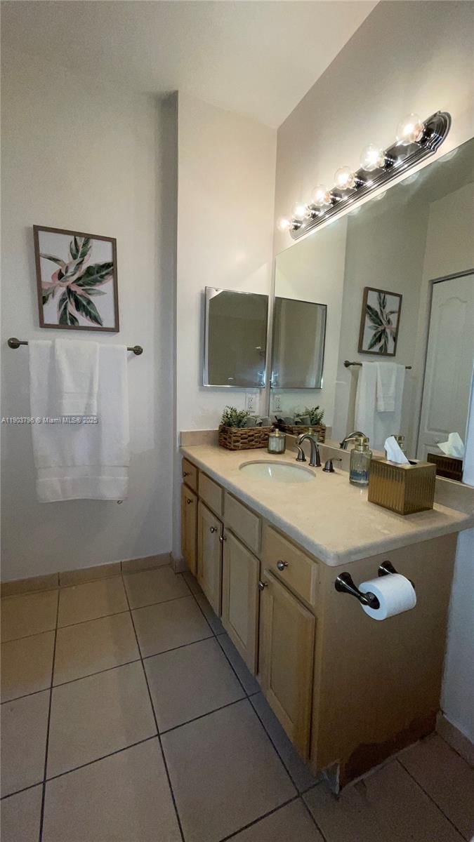 Real estate property located at 6001 70th St #113, Miami-dade, Valencia Condo, South Miami, FL