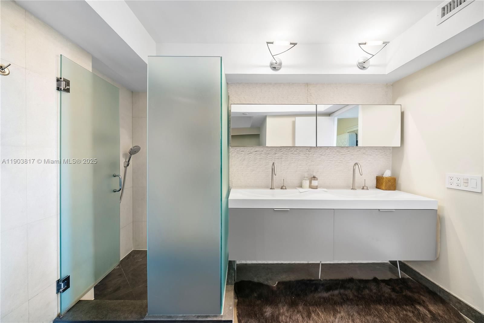 Real estate property located at 400 Pointe Dr #2003, Miami-dade, South Pointe Towers Condo, Miami Beach, FL
