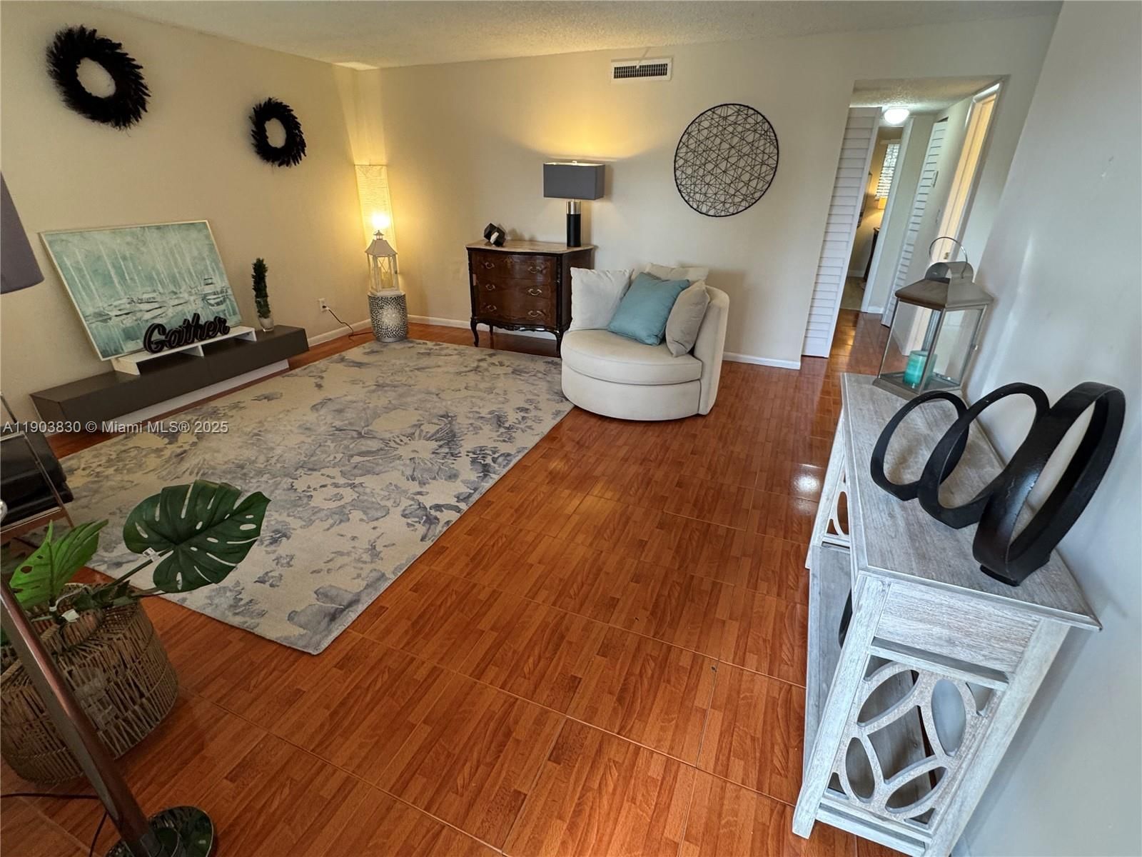 Real estate property located at 6900 39th St #206J, Broward, Courtyards At Davie Condo, Davie, FL