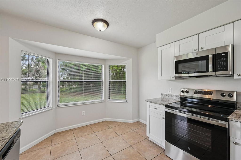 Real estate property located at 846 Cavern Ave, St Lucie, Port St Lucie Section 3, Port St Lucie, FL