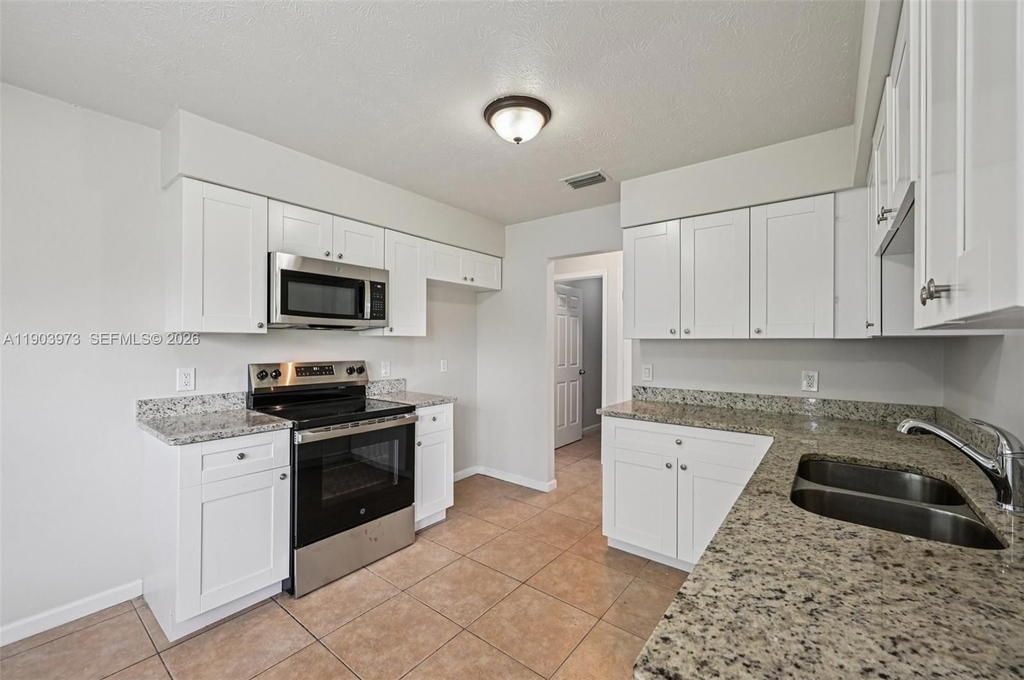Real estate property located at 846 Cavern Ave, St Lucie, Port St Lucie Section 3, Port St Lucie, FL