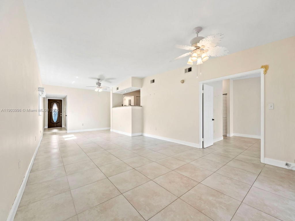 Real estate property located at 19233 64th Ct, Miami-dade, Townhomes Of Country Lake, Hialeah, FL