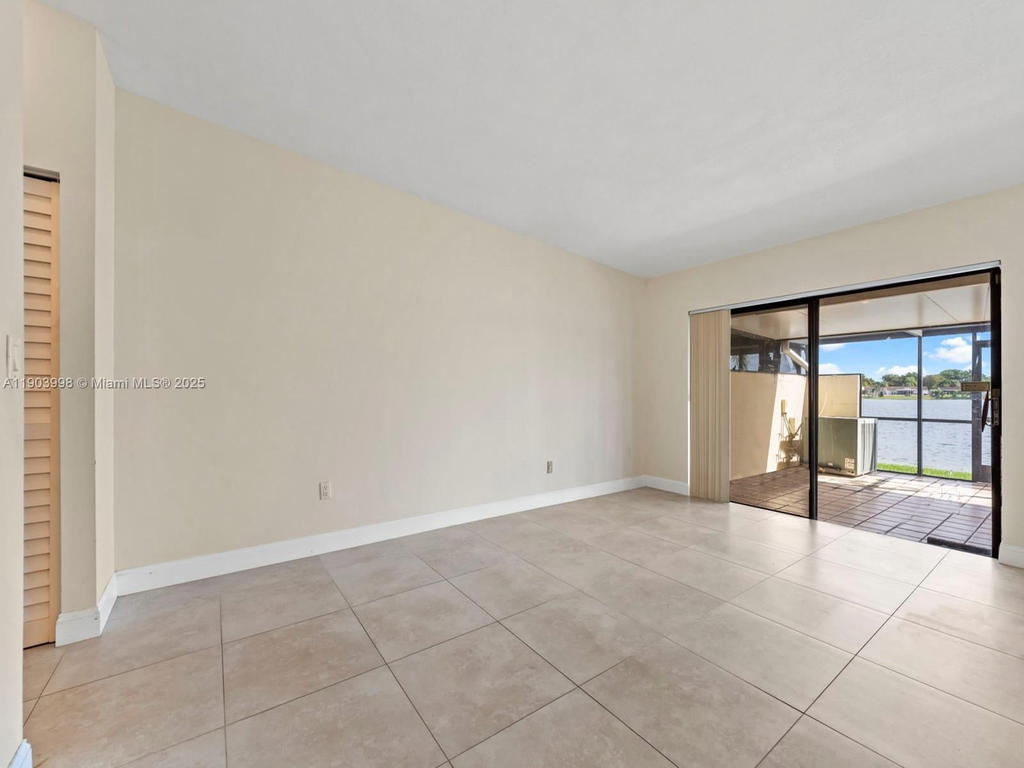 Real estate property located at 19233 64th Ct, Miami-dade, Townhomes Of Country Lake, Hialeah, FL