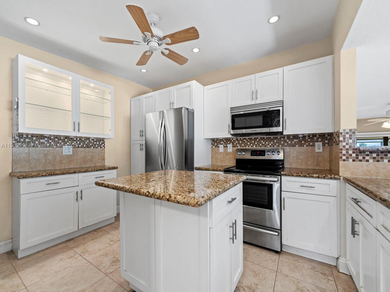 Real estate property located at 19233 64th Ct, Miami-dade, Townhomes Of Country Lake, Hialeah, FL