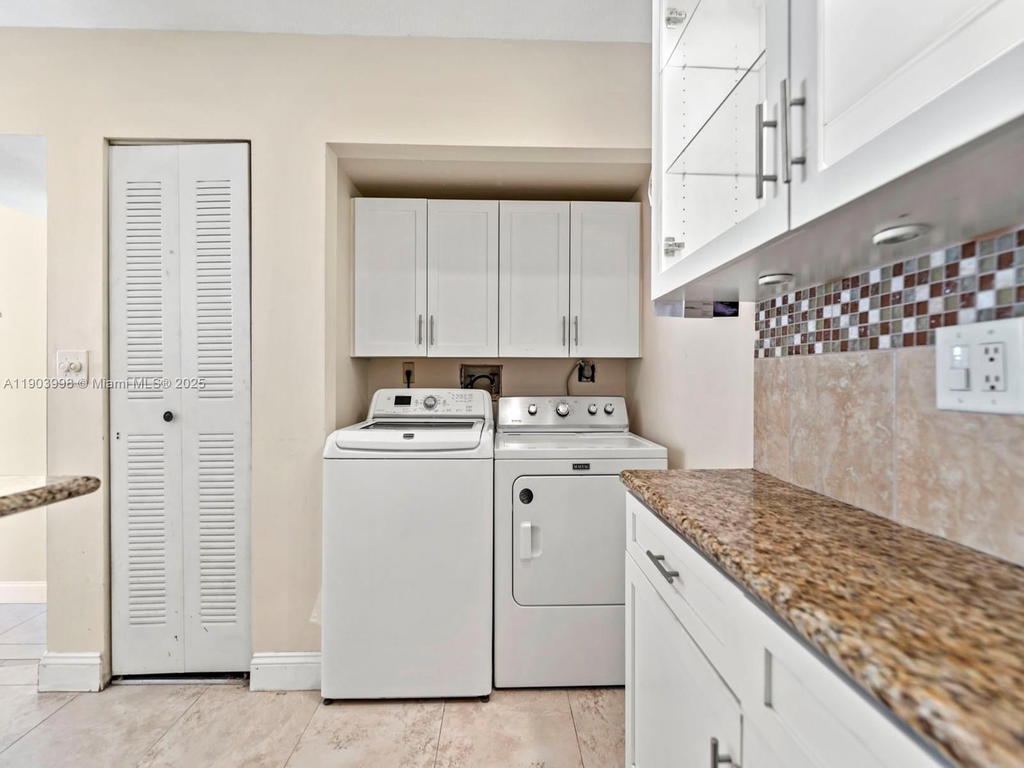 Real estate property located at 19233 64th Ct, Miami-dade, Townhomes Of Country Lake, Hialeah, FL