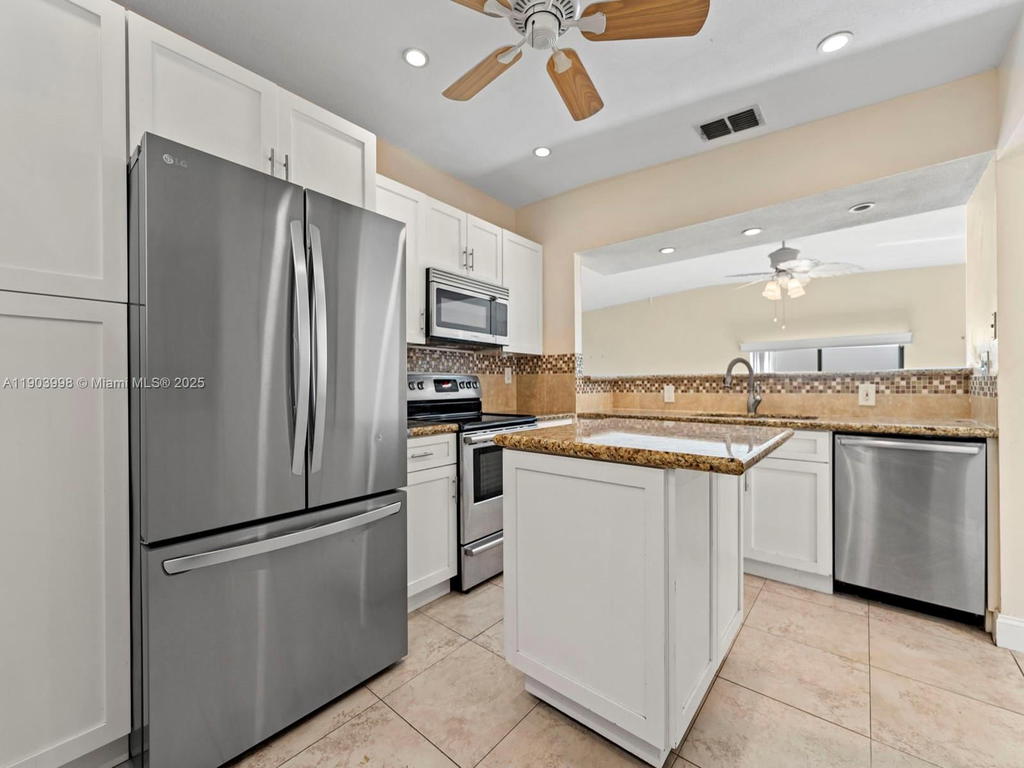 Real estate property located at 19233 64th Ct, Miami-dade, Townhomes Of Country Lake, Hialeah, FL