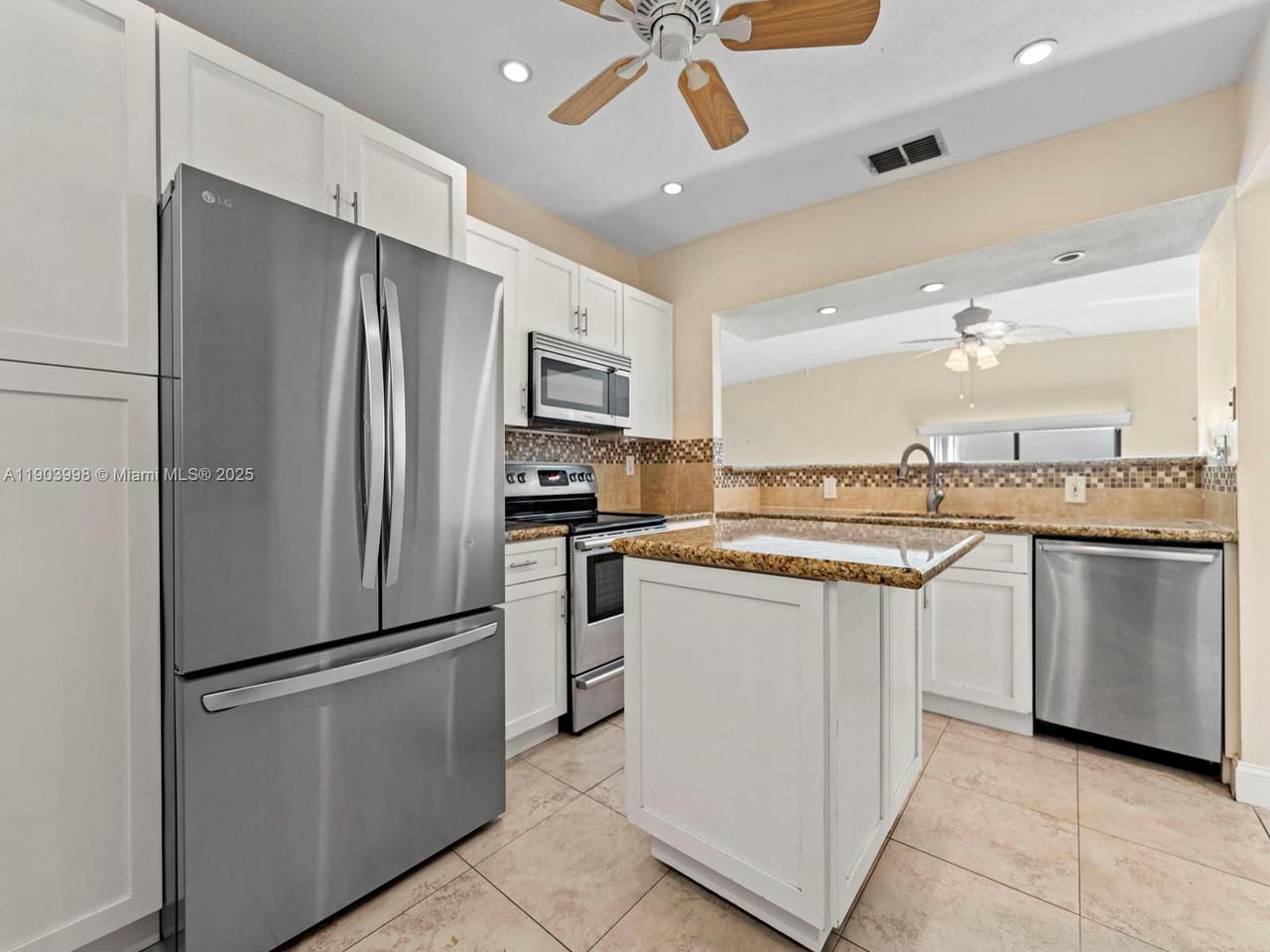 Real estate property located at 19233 64th Ct, Miami-dade, Townhomes Of Country Lake, Hialeah, FL