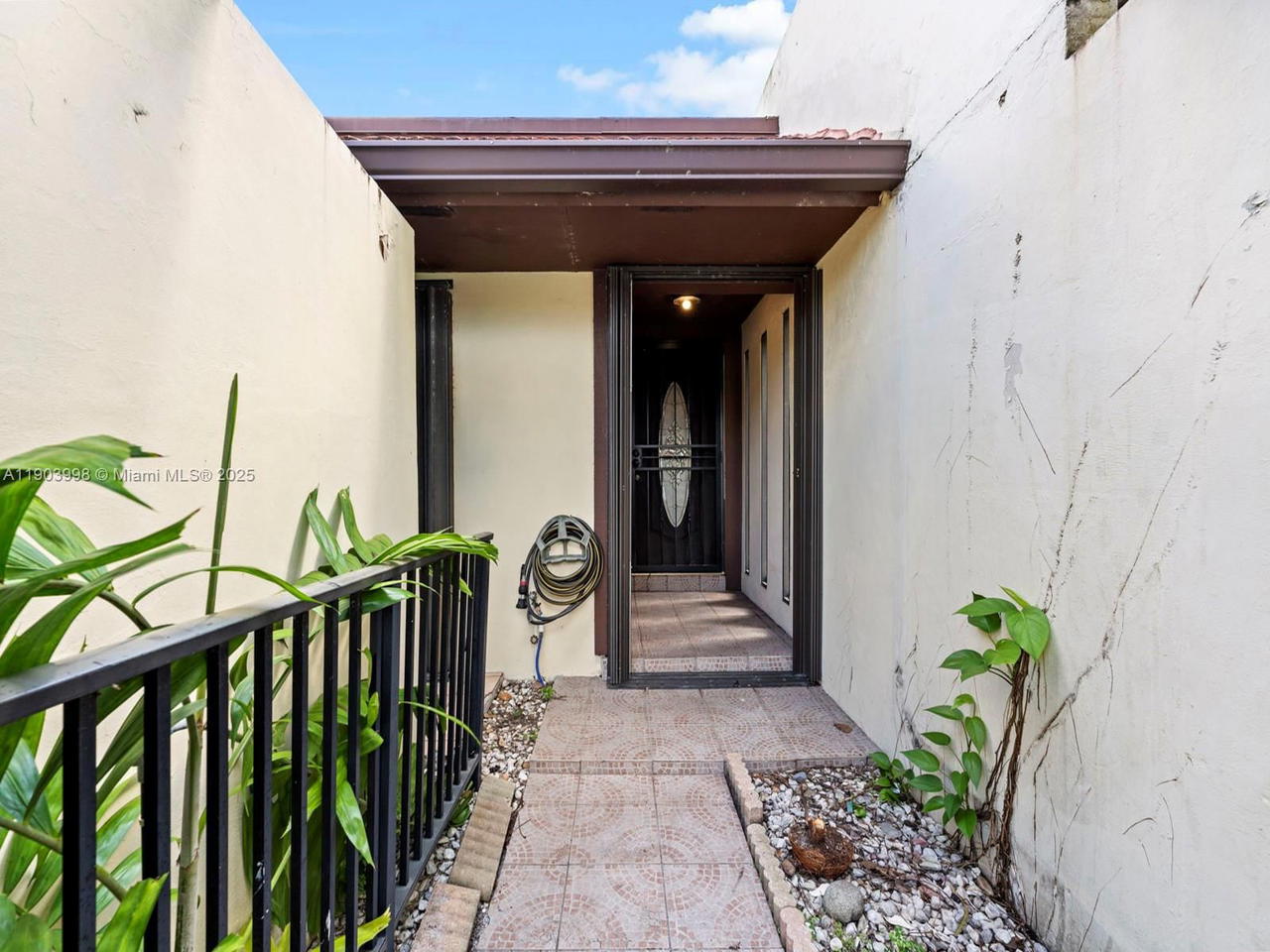 Real estate property located at 19233 64th Ct, Miami-dade, Townhomes Of Country Lake, Hialeah, FL