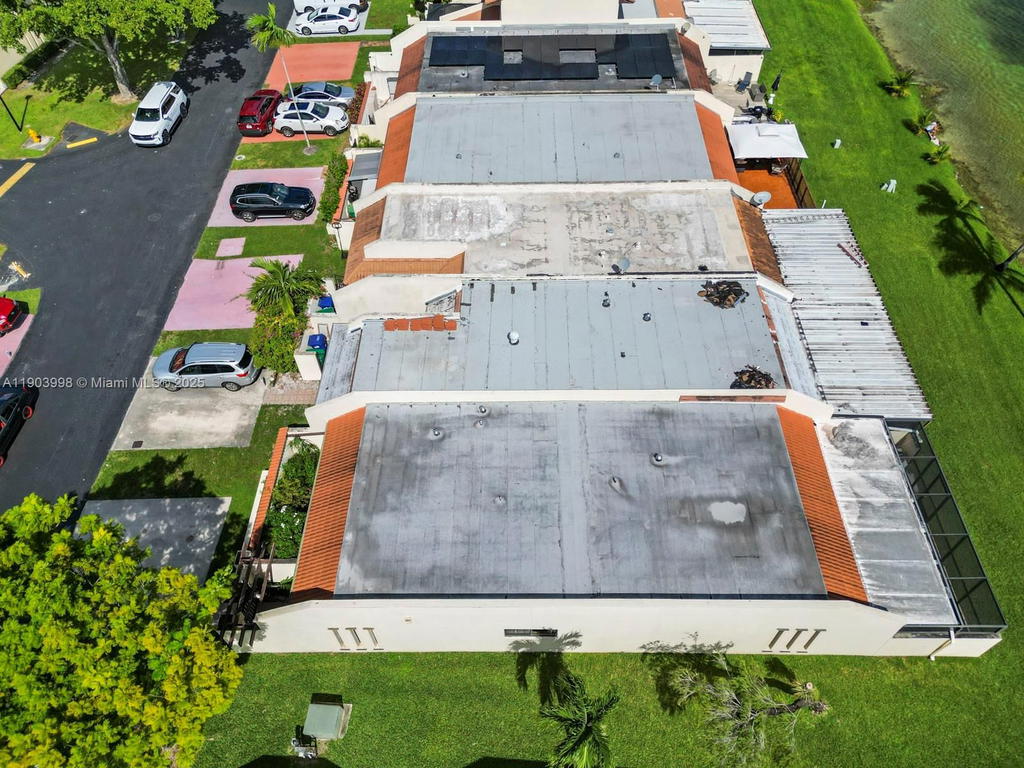 Real estate property located at 19233 64th Ct, Miami-dade, Townhomes Of Country Lake, Hialeah, FL