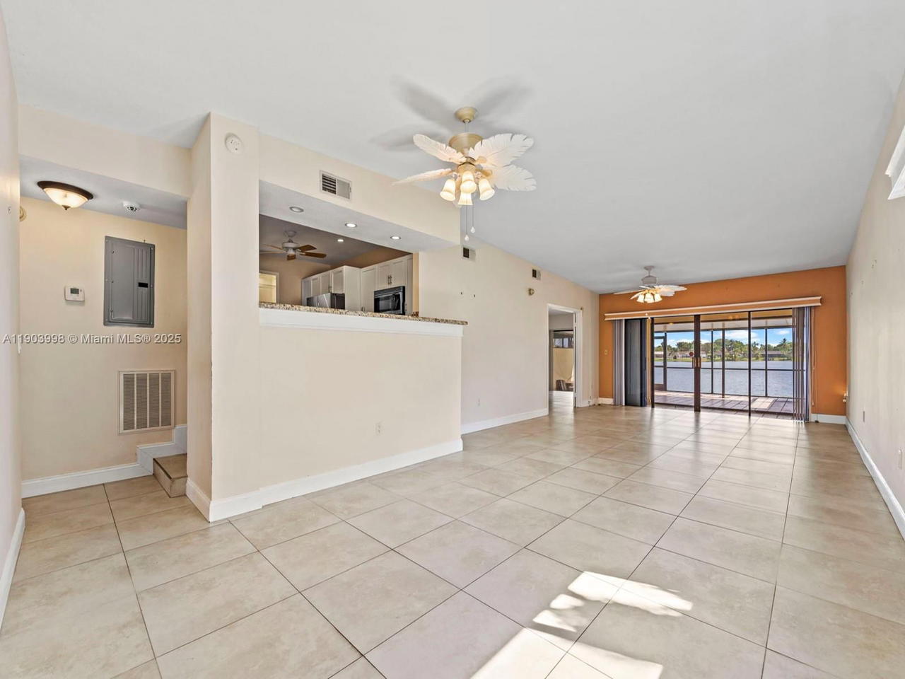 Real estate property located at 19233 64th Ct, Miami-dade, Townhomes Of Country Lake, Hialeah, FL