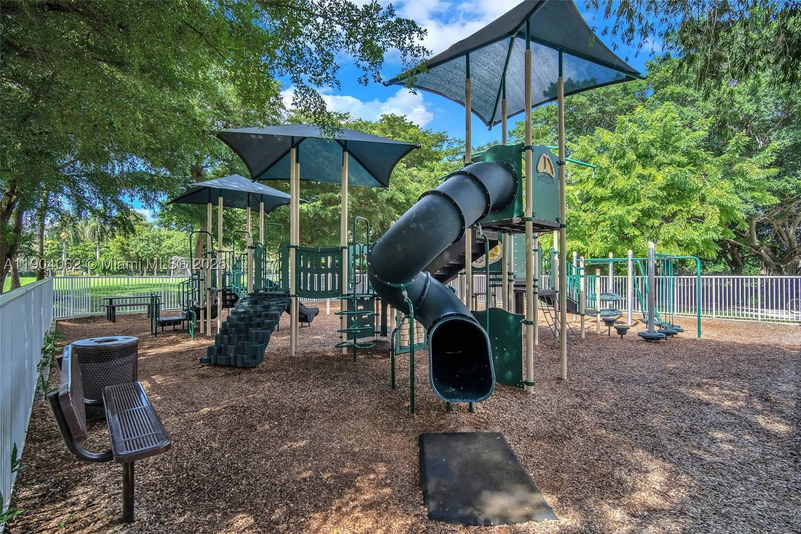 Real estate property located at 225 Bayridge Dr, Broward, Sector 4 - 1st Addition, Weston, FL