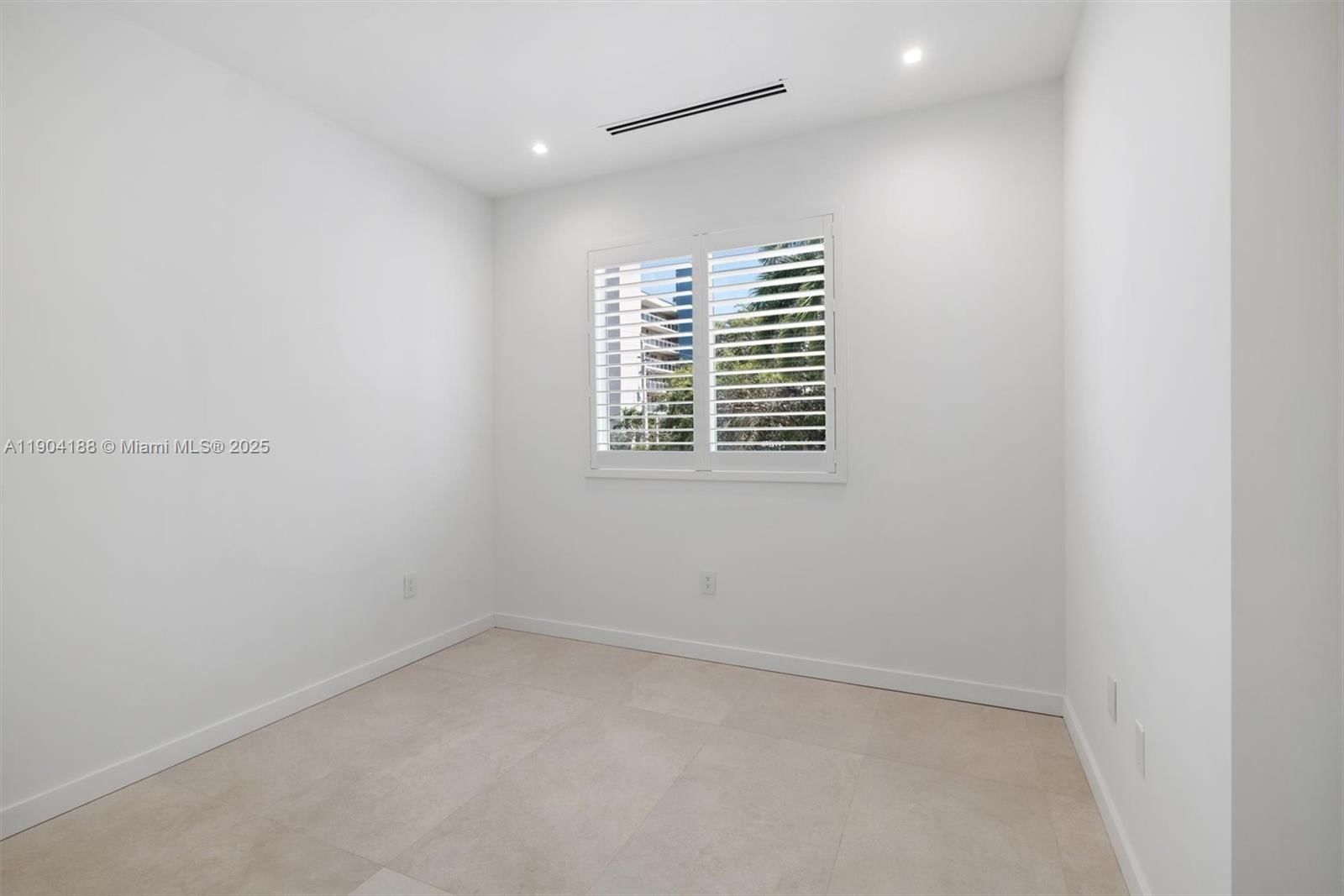 Real estate property located at 554 Riverside Dr B, Broward, Blue Water Beach, Pompano Beach, FL
