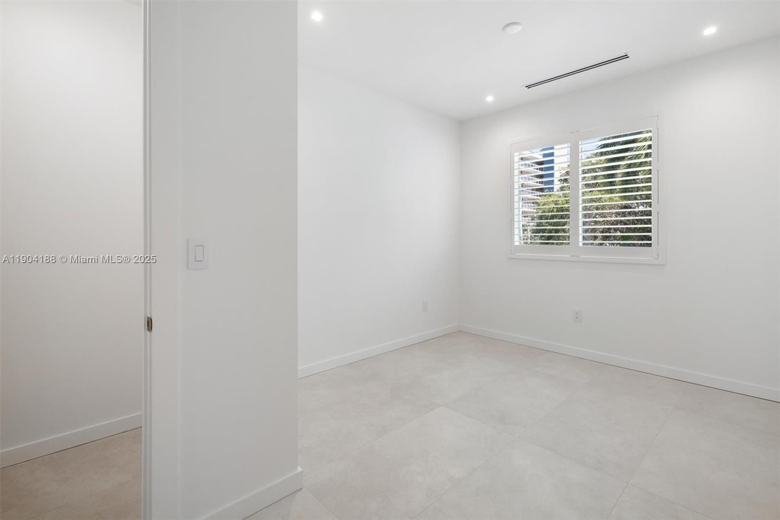 Real estate property located at 554 Riverside Dr B, Broward, Blue Water Beach, Pompano Beach, FL