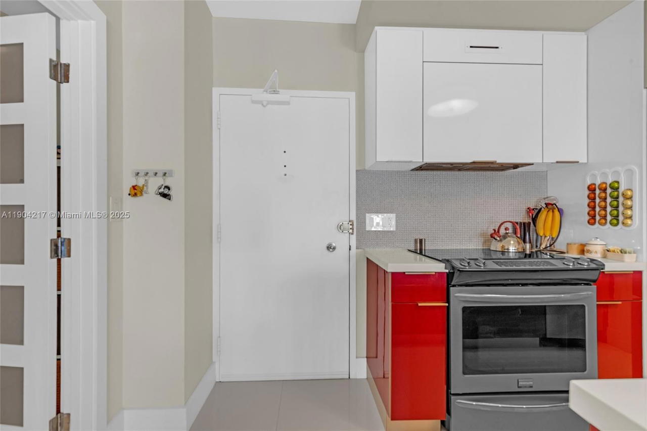 Real estate property located at 1950 Ocean Dr #22N, Broward, Hemispheres Condo, Hallandale Beach, FL