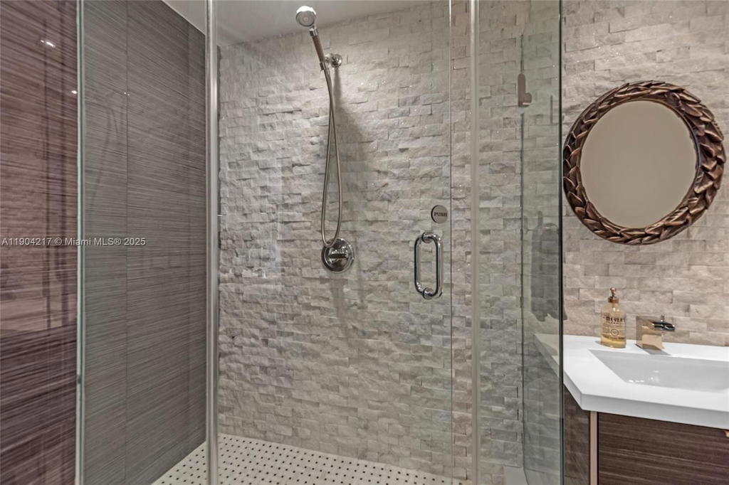 Real estate property located at 1950 Ocean Dr #22N, Broward, Hemispheres Condo, Hallandale Beach, FL