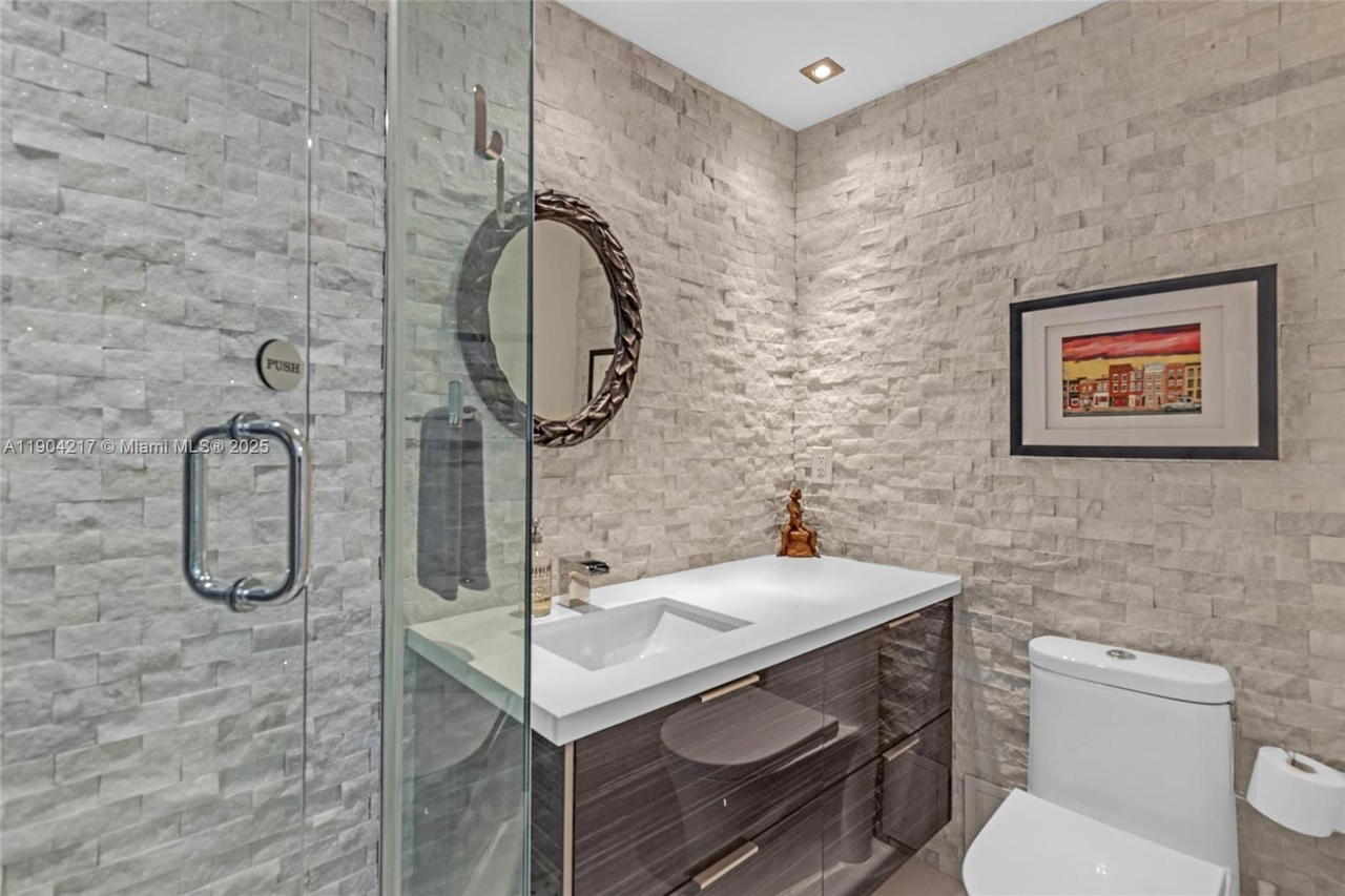 Real estate property located at 1950 Ocean Dr #22N, Broward, Hemispheres Condo, Hallandale Beach, FL