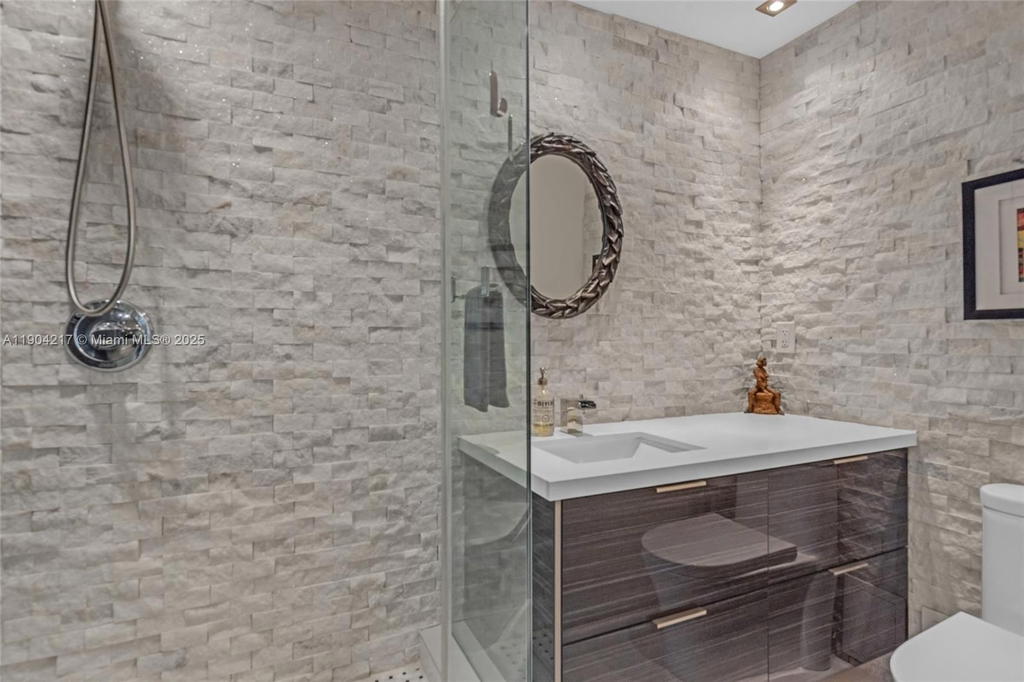 Real estate property located at 1950 Ocean Dr #22N, Broward, Hemispheres Condo, Hallandale Beach, FL