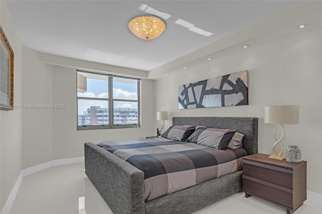 Real estate property located at 1950 Ocean Dr #22N, Broward, Hemispheres Condo, Hallandale Beach, FL