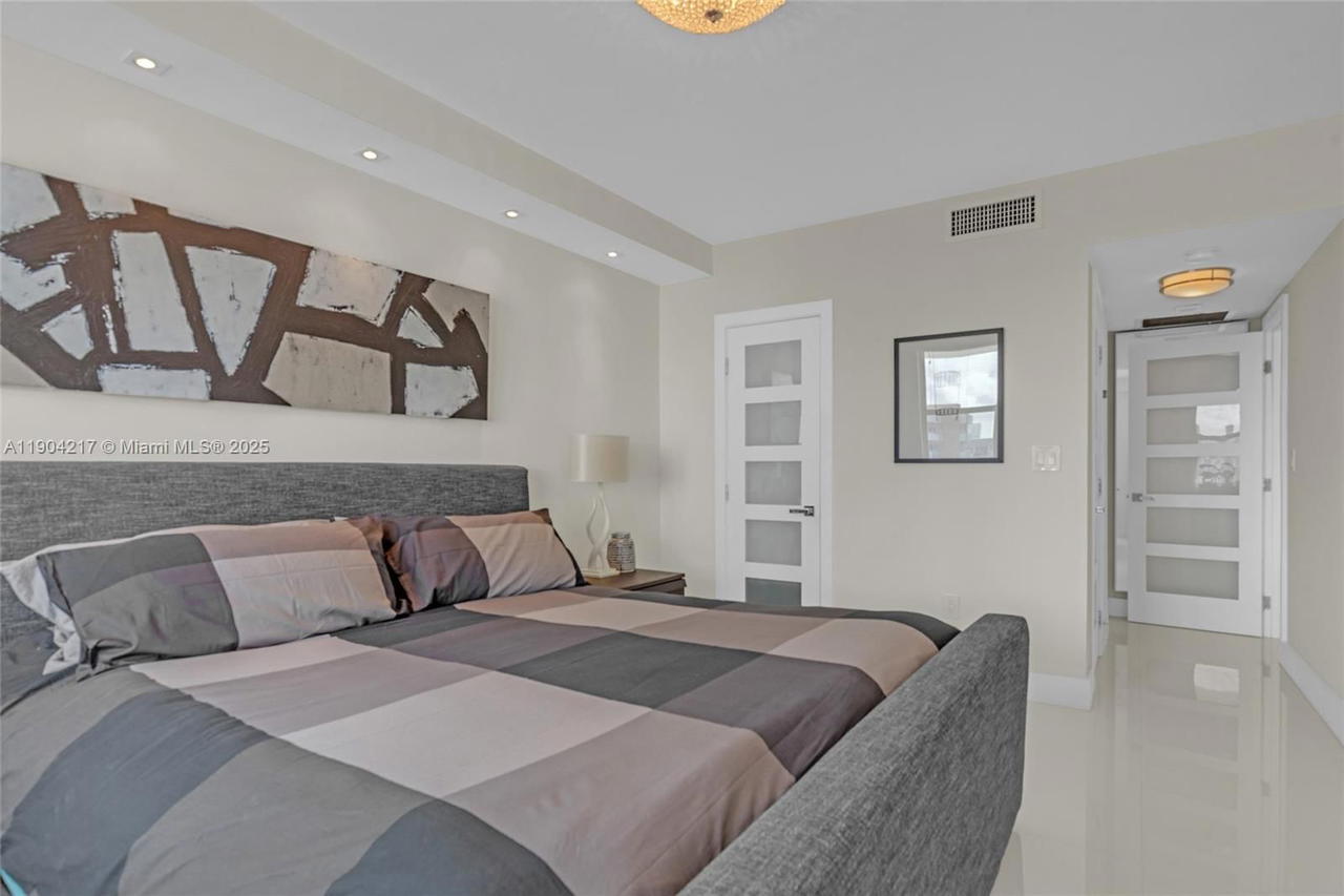 Real estate property located at 1950 Ocean Dr #22N, Broward, Hemispheres Condo, Hallandale Beach, FL