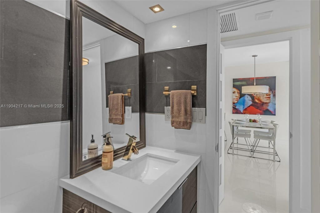 Real estate property located at 1950 Ocean Dr #22N, Broward, Hemispheres Condo, Hallandale Beach, FL