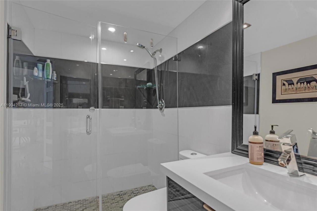 Real estate property located at 1950 Ocean Dr #22N, Broward, Hemispheres Condo, Hallandale Beach, FL