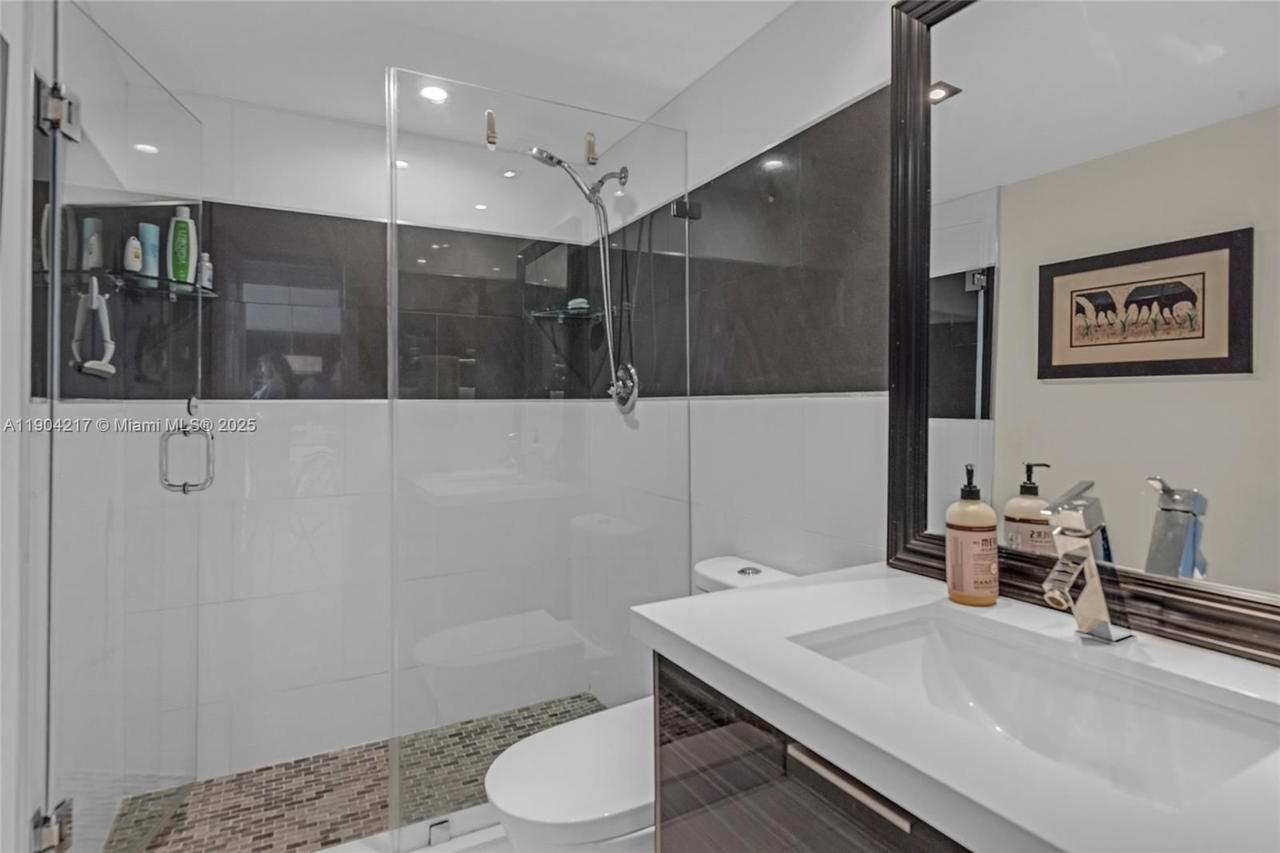 Real estate property located at 1950 Ocean Dr #22N, Broward, Hemispheres Condo, Hallandale Beach, FL