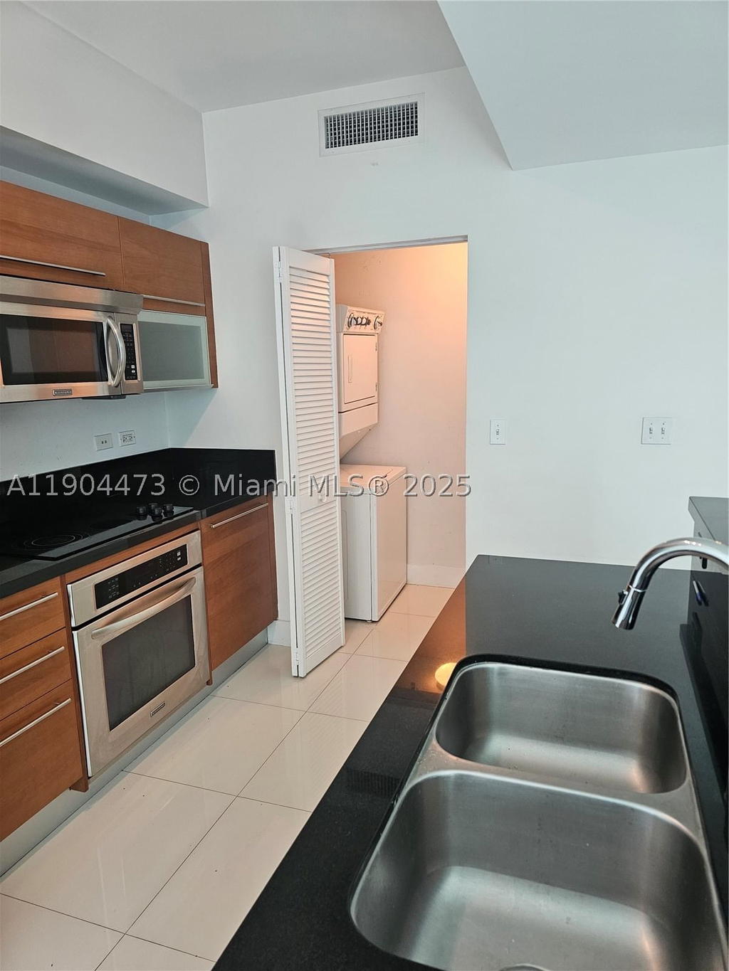 Real estate property located at 244 Biscayne Blvd #908, Miami-dade, Vizcayne North Condo, Miami, FL