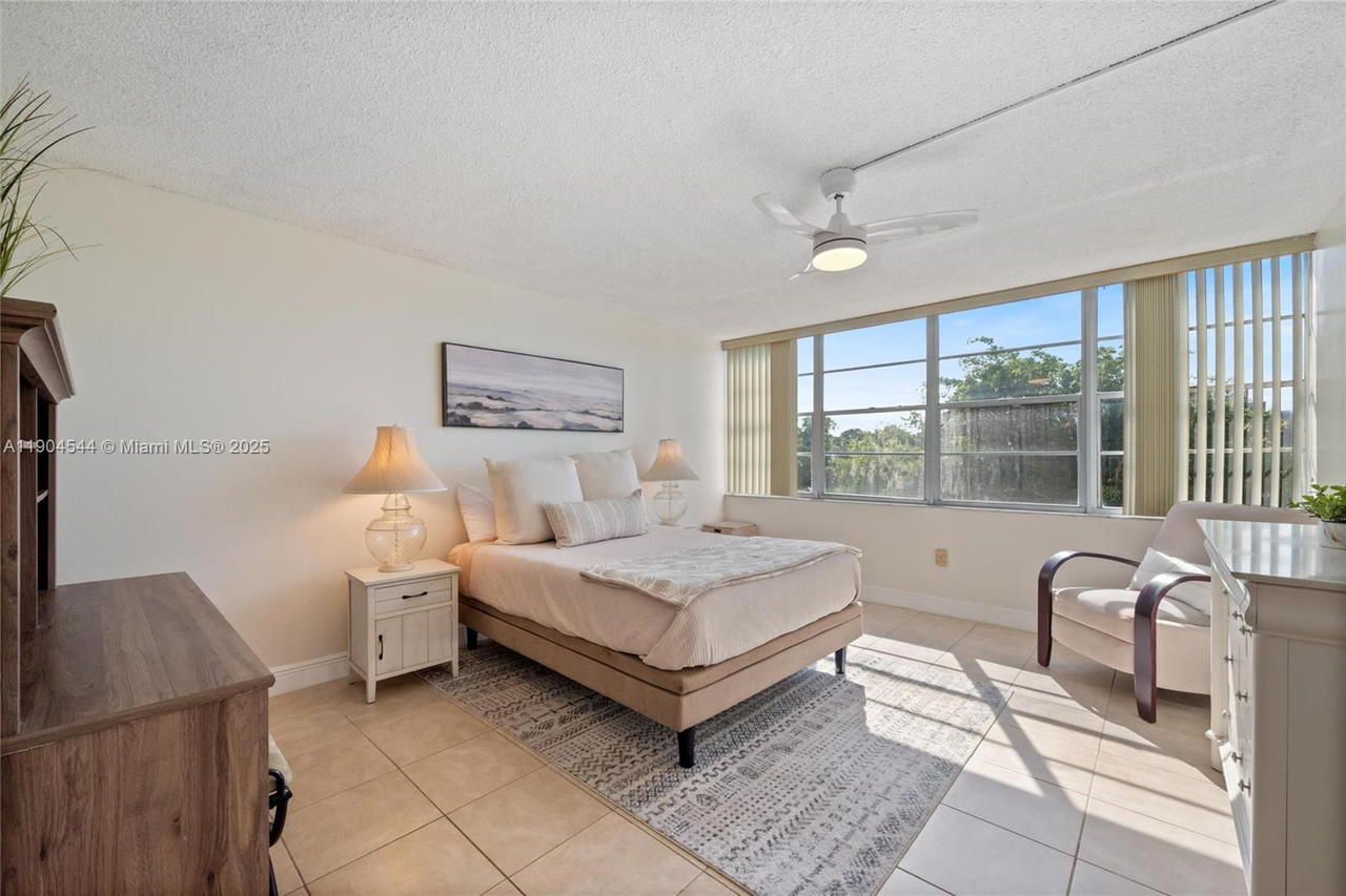 Real estate property located at 1400 Saint Charles Pl #520, Broward, Park Place Condominium No, Pembroke Pines, FL