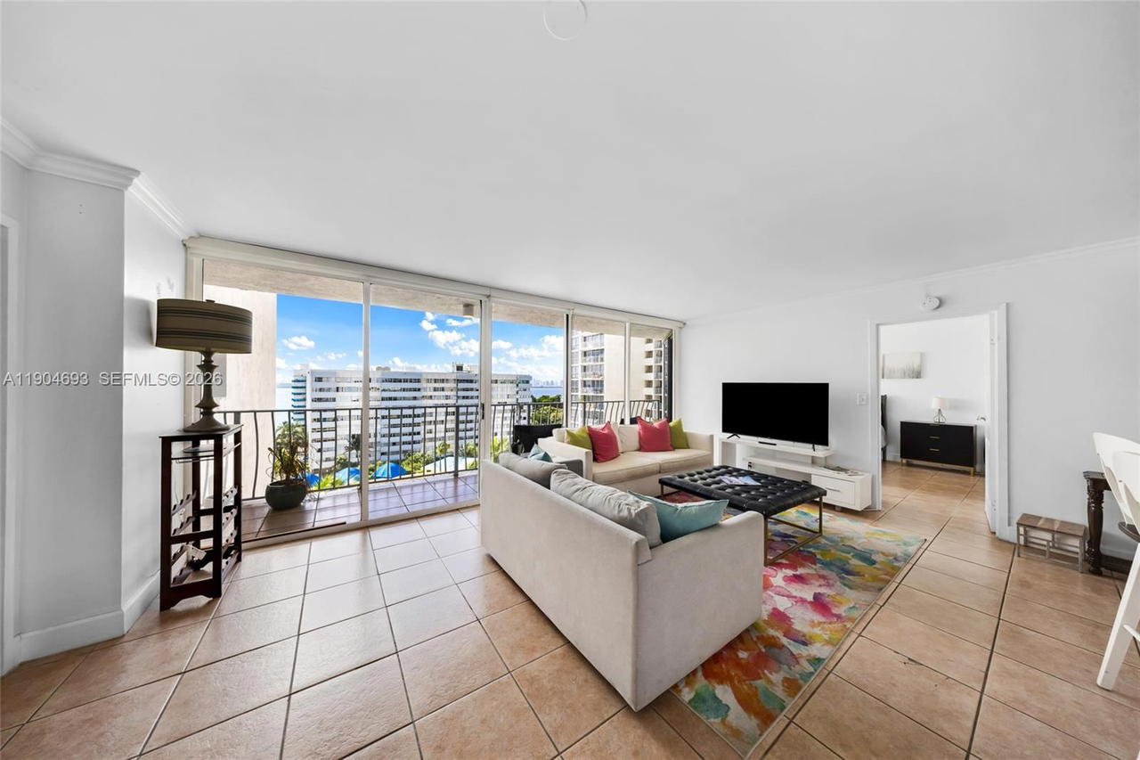Real estate property located at 7601 Treasure Dr #1021, Miami-dade, The Grandview Palace Cond, North Bay Village, FL