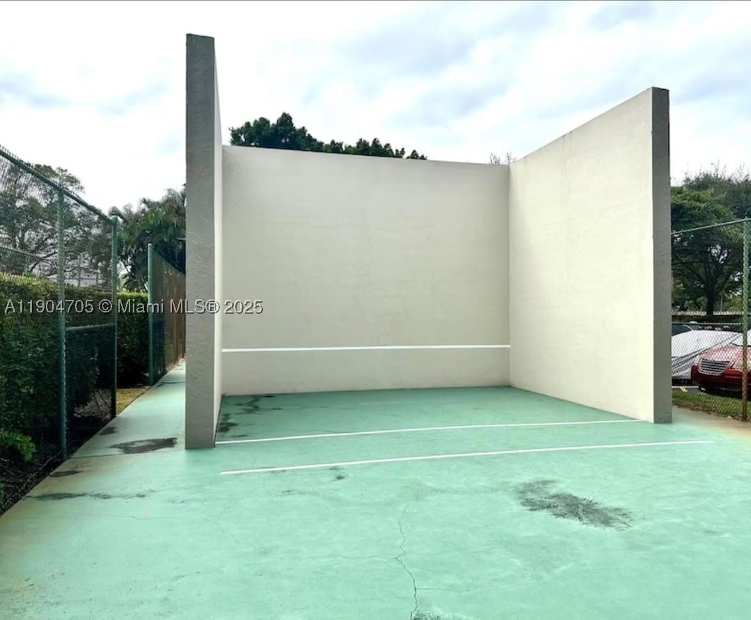 Real estate property located at 3910 Inverrary Blvd #703-B, Broward, 18th Hole At Inverrary Co, Lauderhill, FL