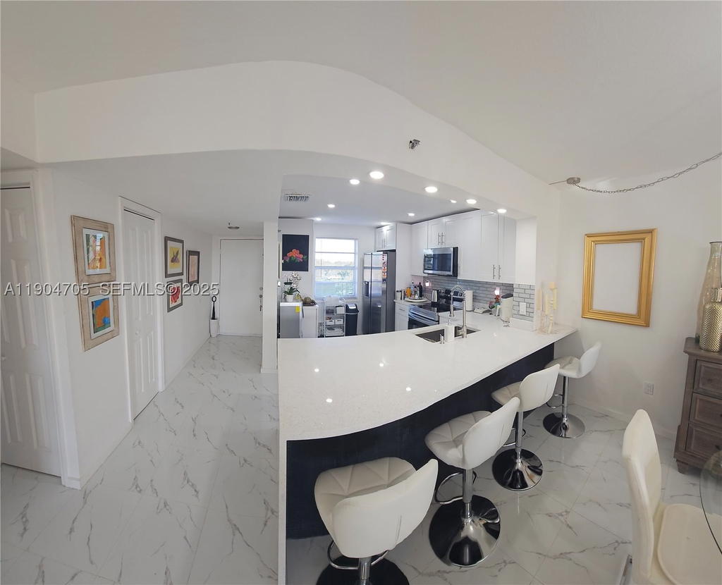 Real estate property located at 3910 Inverrary Blvd #703-B, Broward, 18th Hole At Inverrary Co, Lauderhill, FL