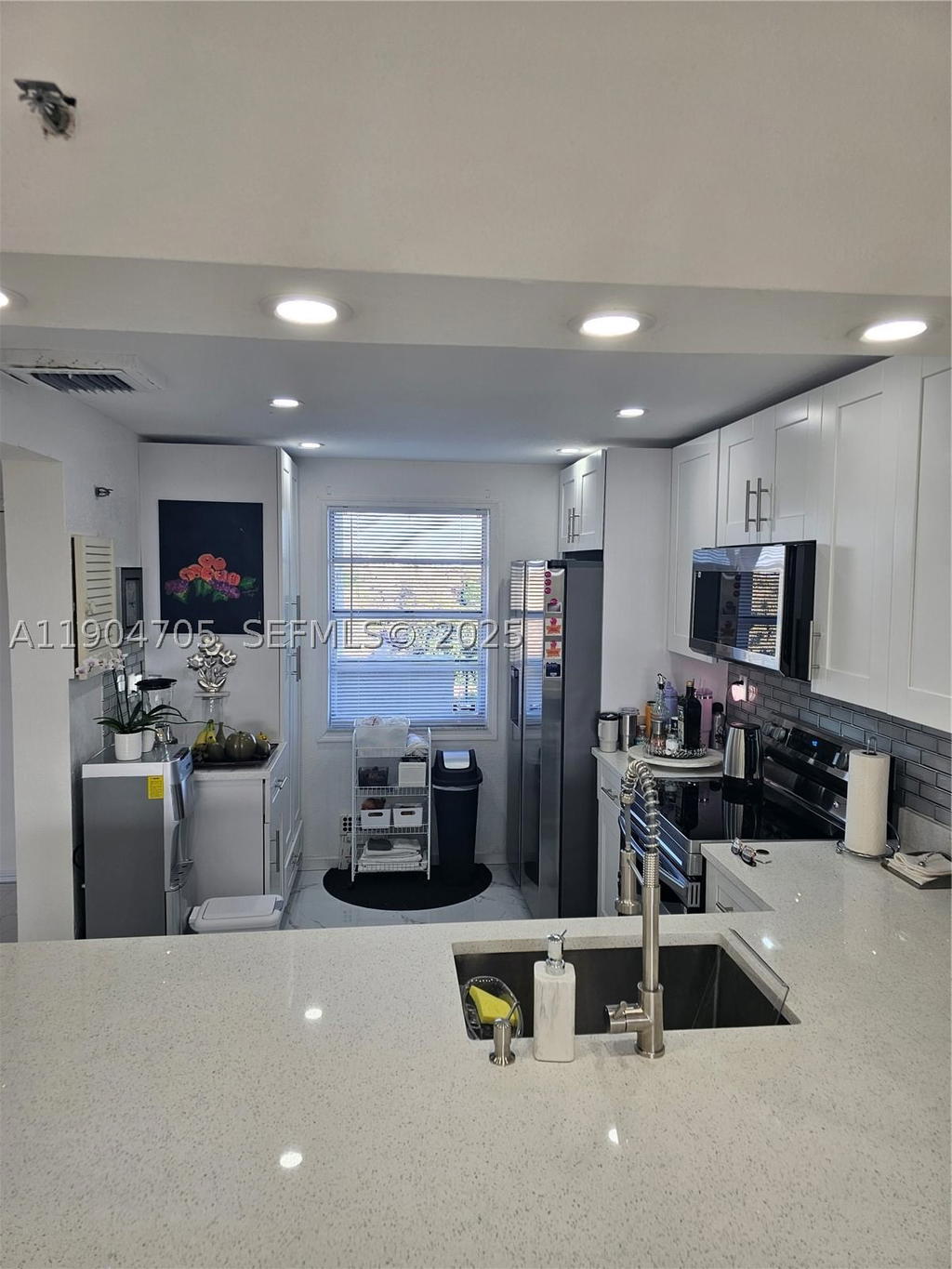 Real estate property located at 3910 Inverrary Blvd #703-B, Broward, 18th Hole At Inverrary Co, Lauderhill, FL