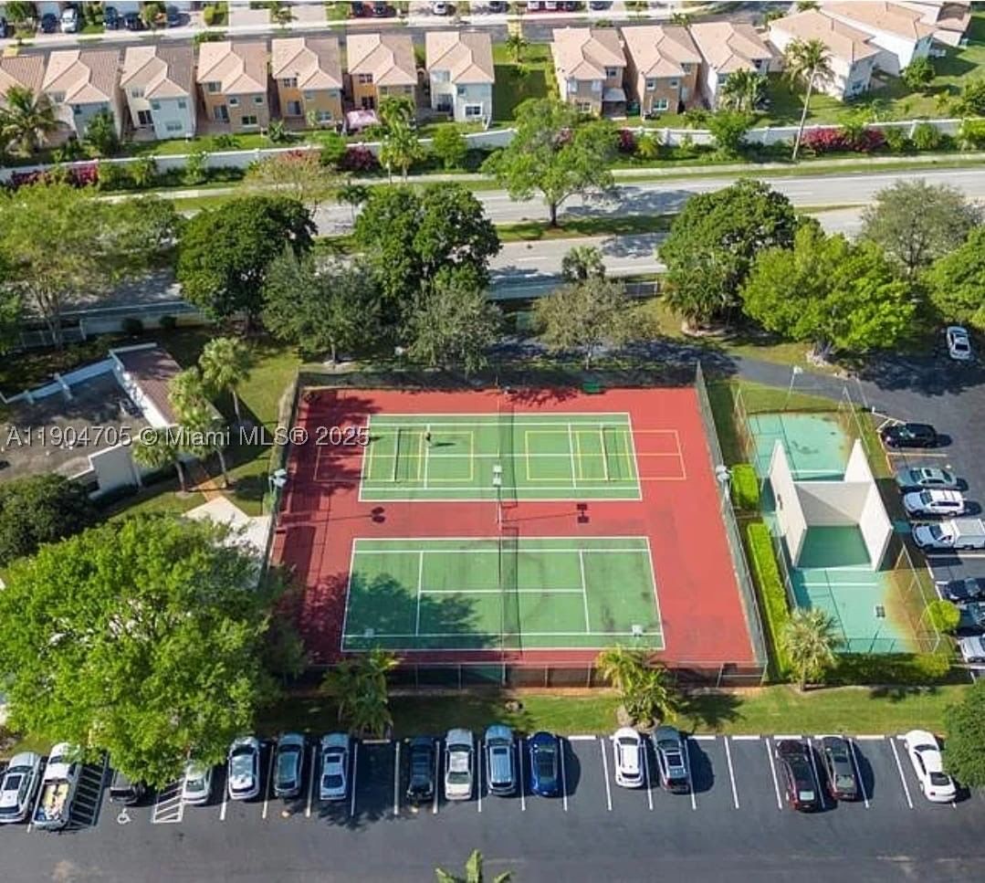 Real estate property located at 3910 Inverrary Blvd #703-B, Broward, 18th Hole At Inverrary Co, Lauderhill, FL