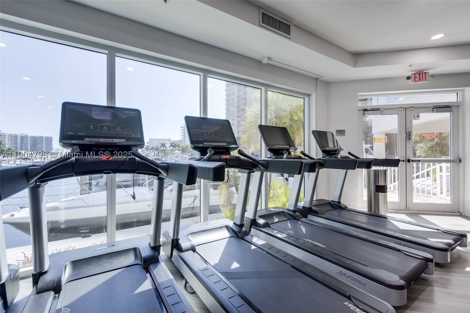 Real estate property located at 3370 Hidden Bay Dr #303, Miami-dade, 100 Hidden Bay Condo, Aventura, FL
