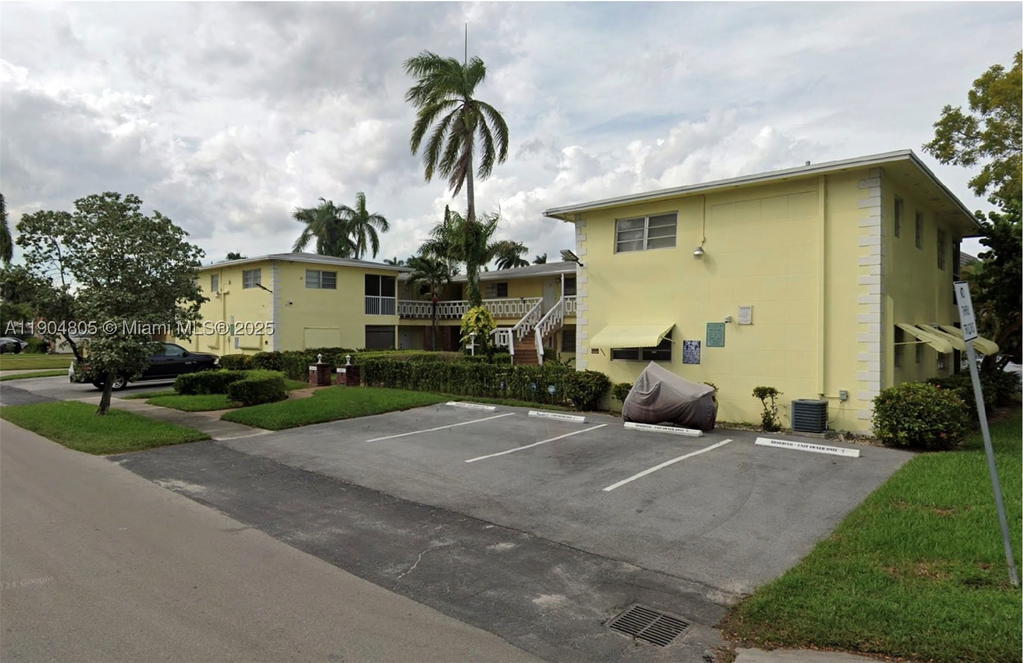 Real estate property located at 1501 Arthur St #7, Broward, Westchester Arms Co-op, Hollywood, FL