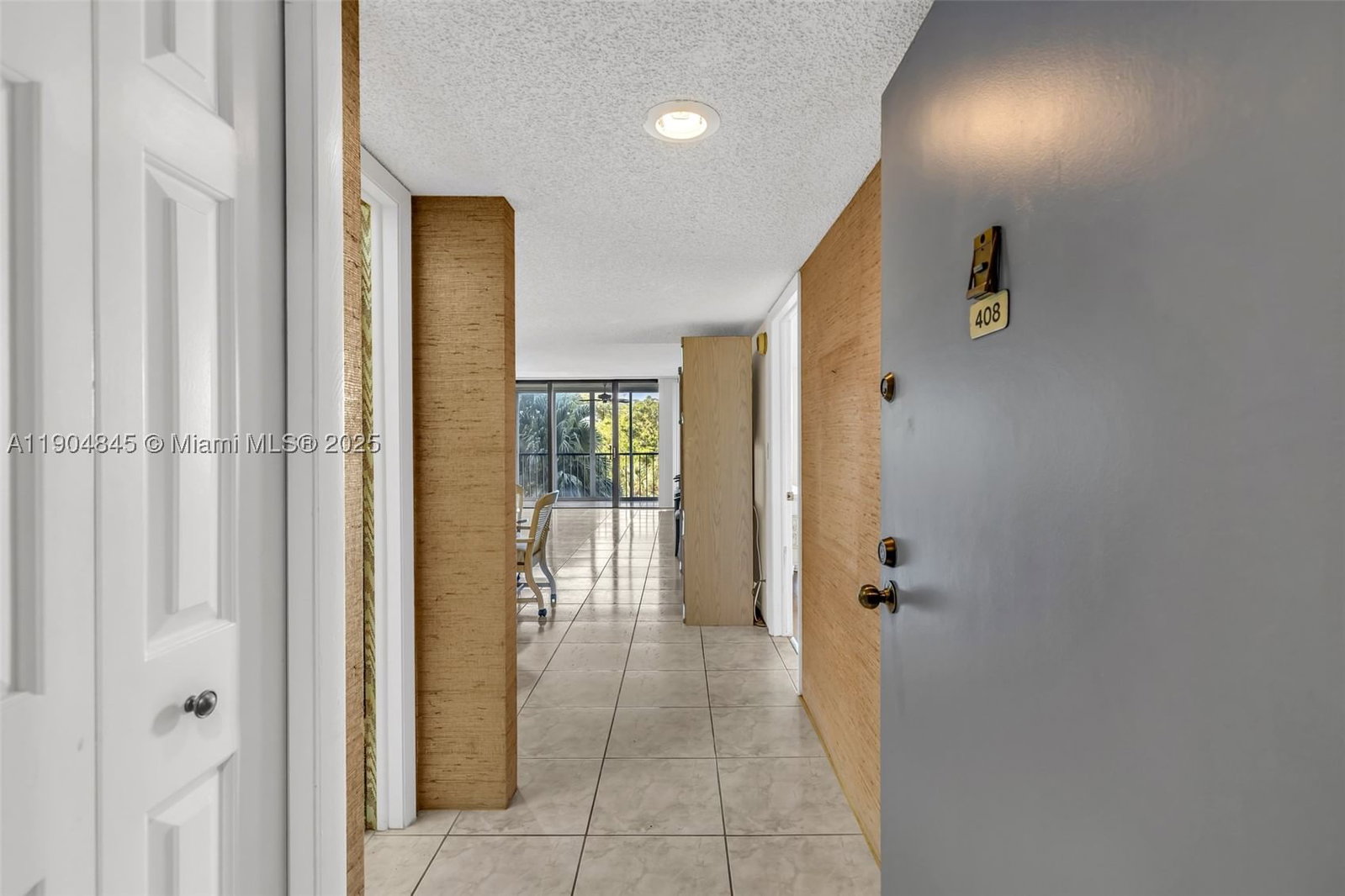 Real estate property located at 16300 Golf Club Rd #408, Broward, Country Club Apts At, Weston, FL