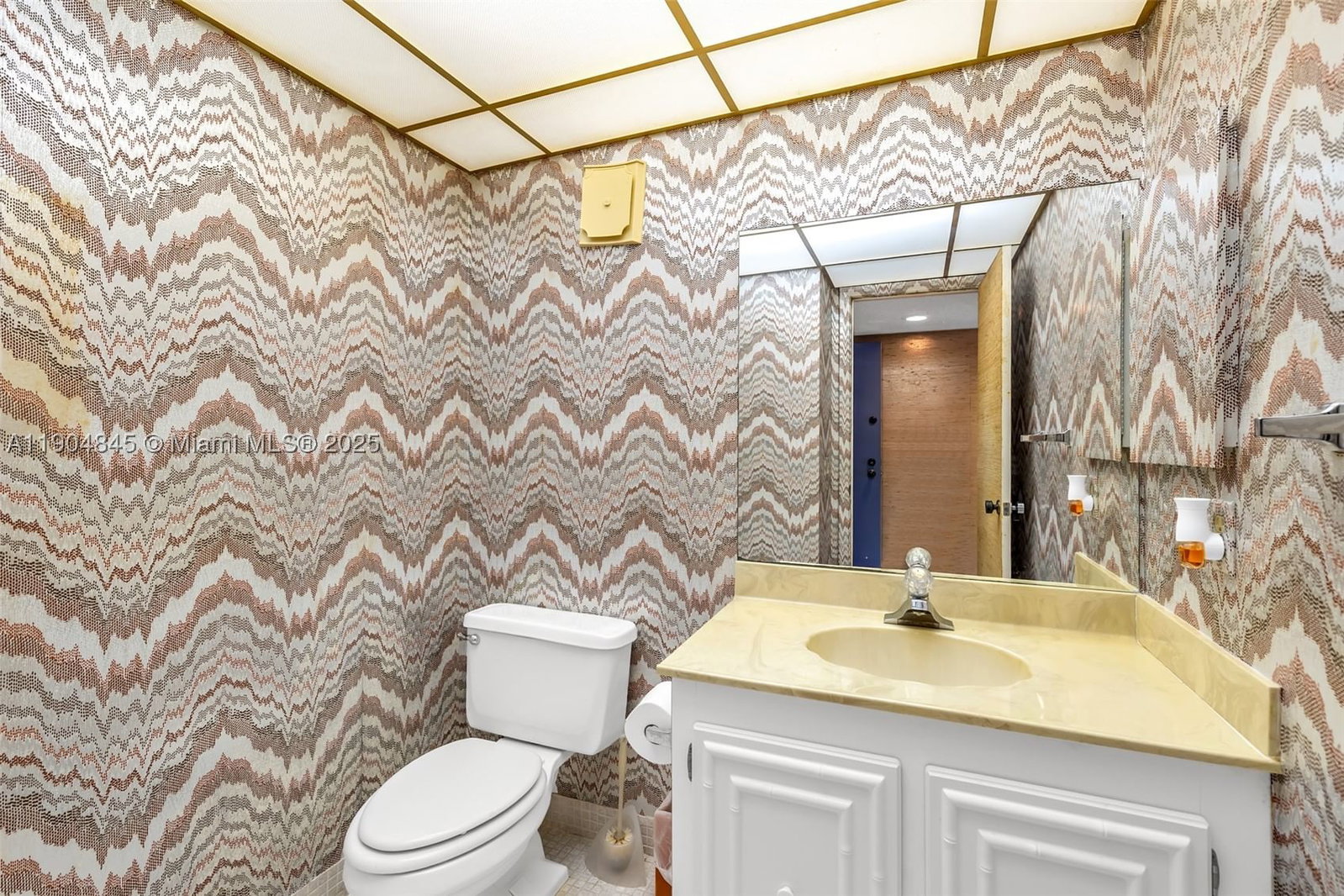 Real estate property located at 16300 Golf Club Rd #408, Broward, Country Club Apts At, Weston, FL