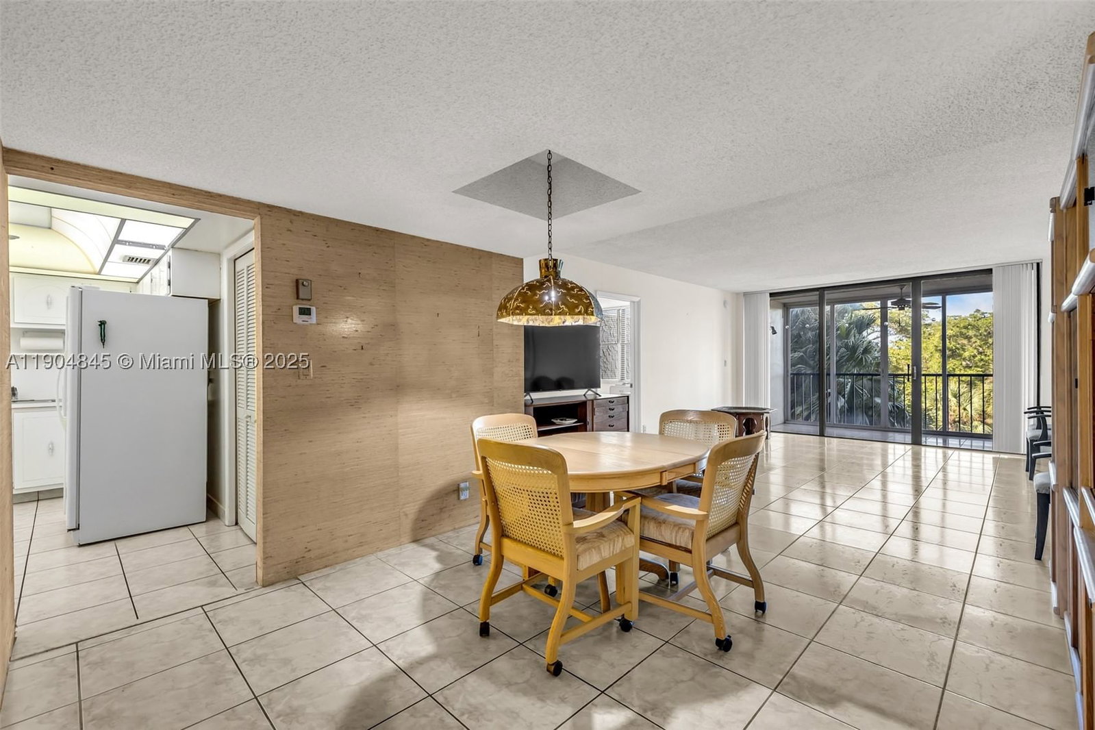Real estate property located at 16300 Golf Club Rd #408, Broward, Country Club Apts At, Weston, FL