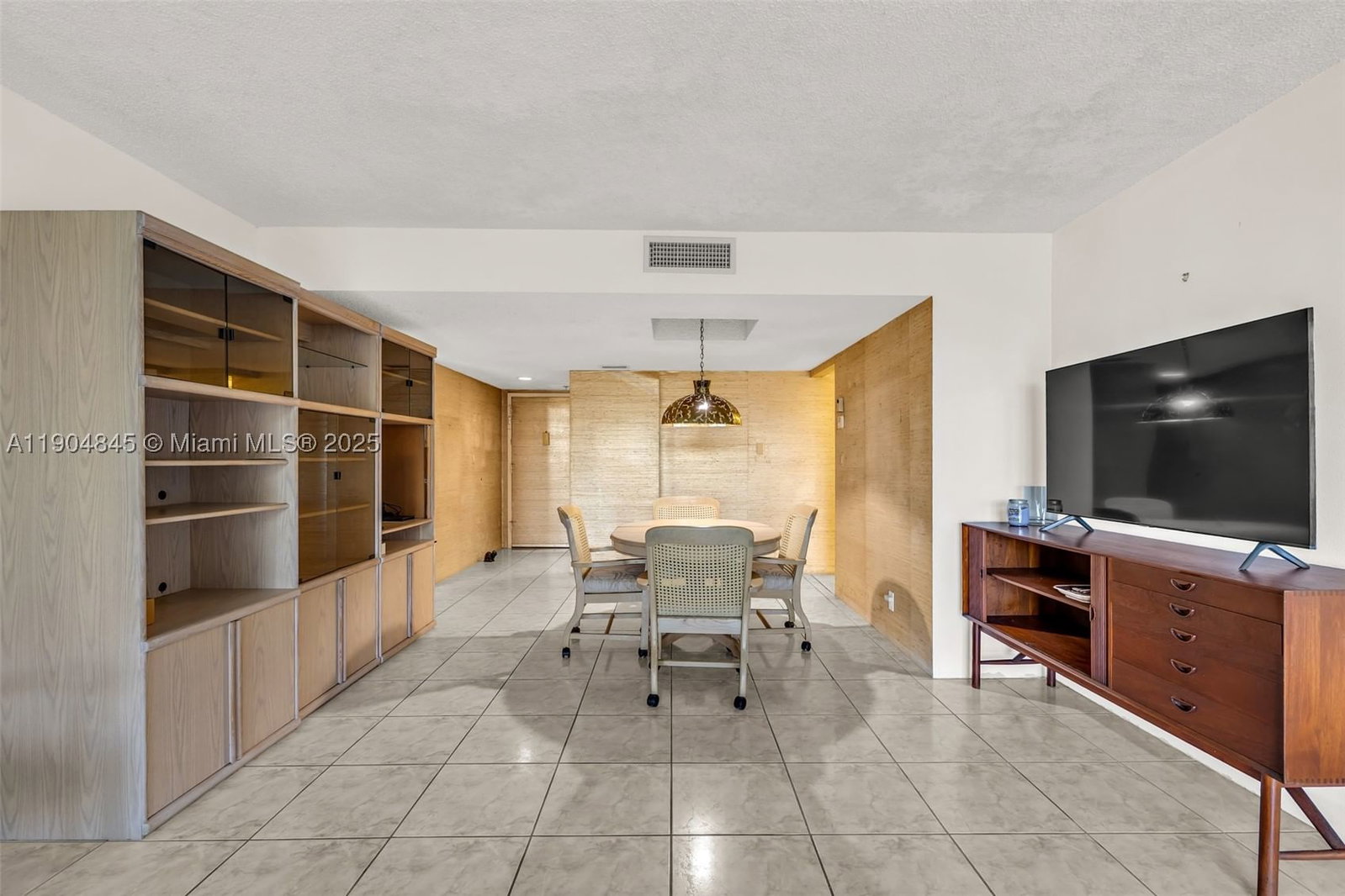 Real estate property located at 16300 Golf Club Rd #408, Broward, Country Club Apts At, Weston, FL