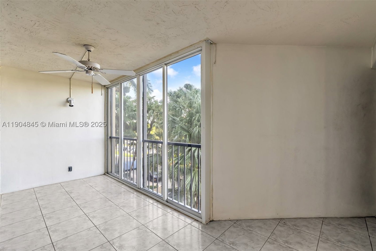 Real estate property located at 16300 Golf Club Rd #408, Broward, Country Club Apts At, Weston, FL