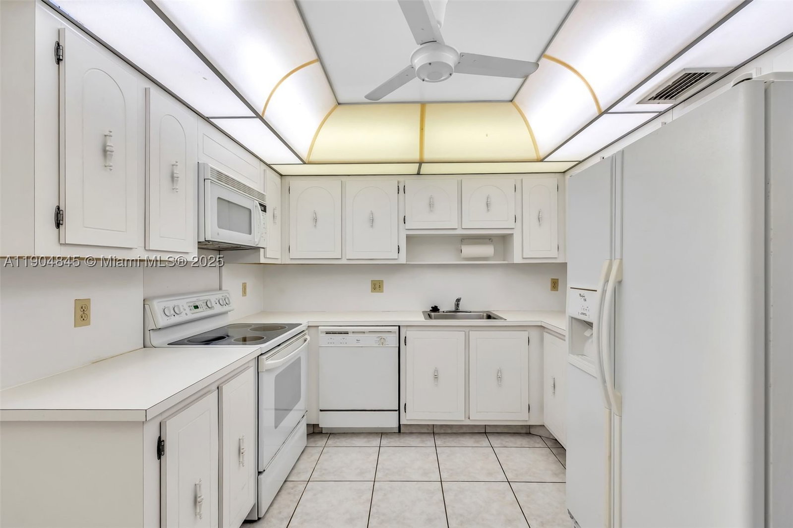 Real estate property located at 16300 Golf Club Rd #408, Broward, Country Club Apts At, Weston, FL