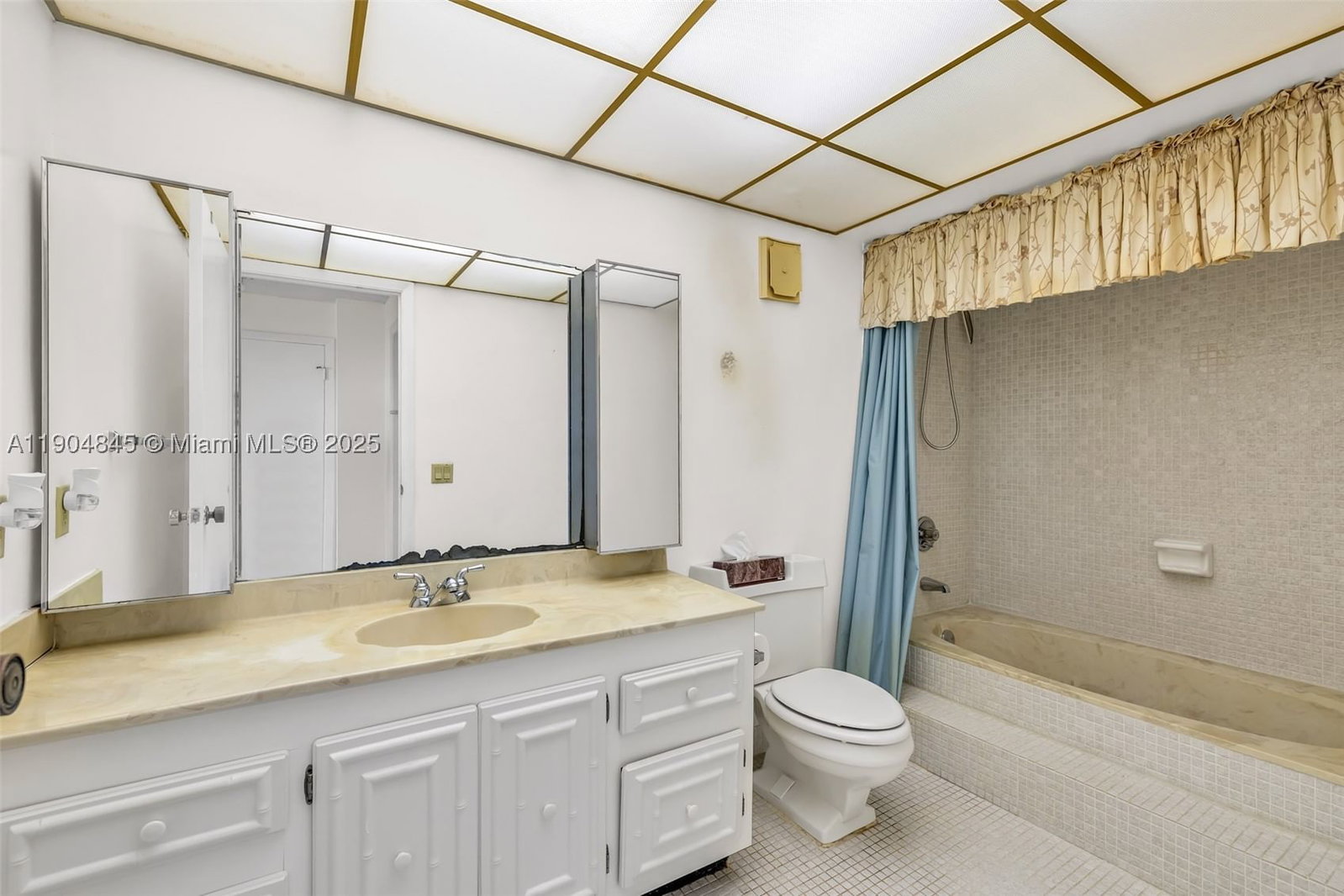 Real estate property located at 16300 Golf Club Rd #408, Broward, Country Club Apts At, Weston, FL