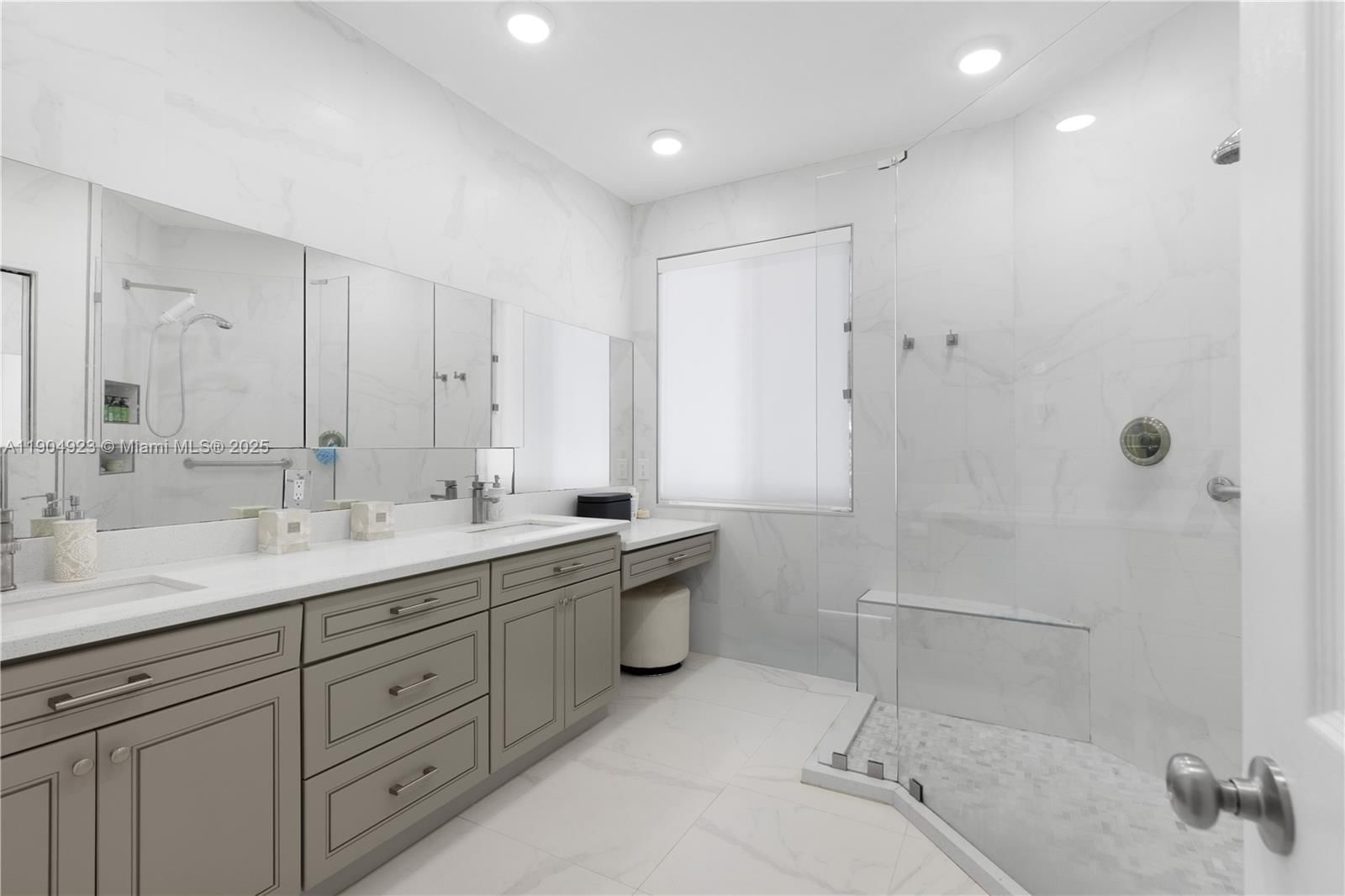 Real estate property located at 1102 Camellia Cir, Broward, Sector 6 East, Weston, FL