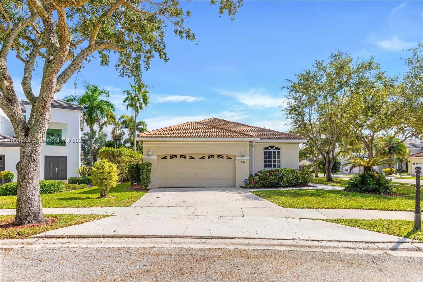 Real estate property located at 1102 Camellia Cir, Broward, Sector 6 East, Weston, FL