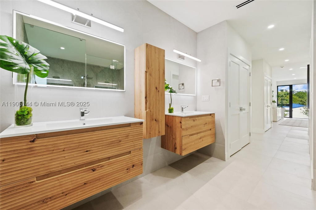 Real estate property located at 2127 11th Ter, Miami-dade, Ohio Grove, Miami, FL