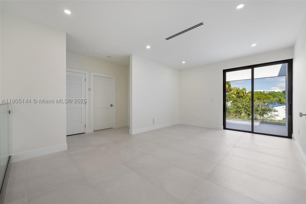 Real estate property located at 2127 11th Ter, Miami-dade, Ohio Grove, Miami, FL